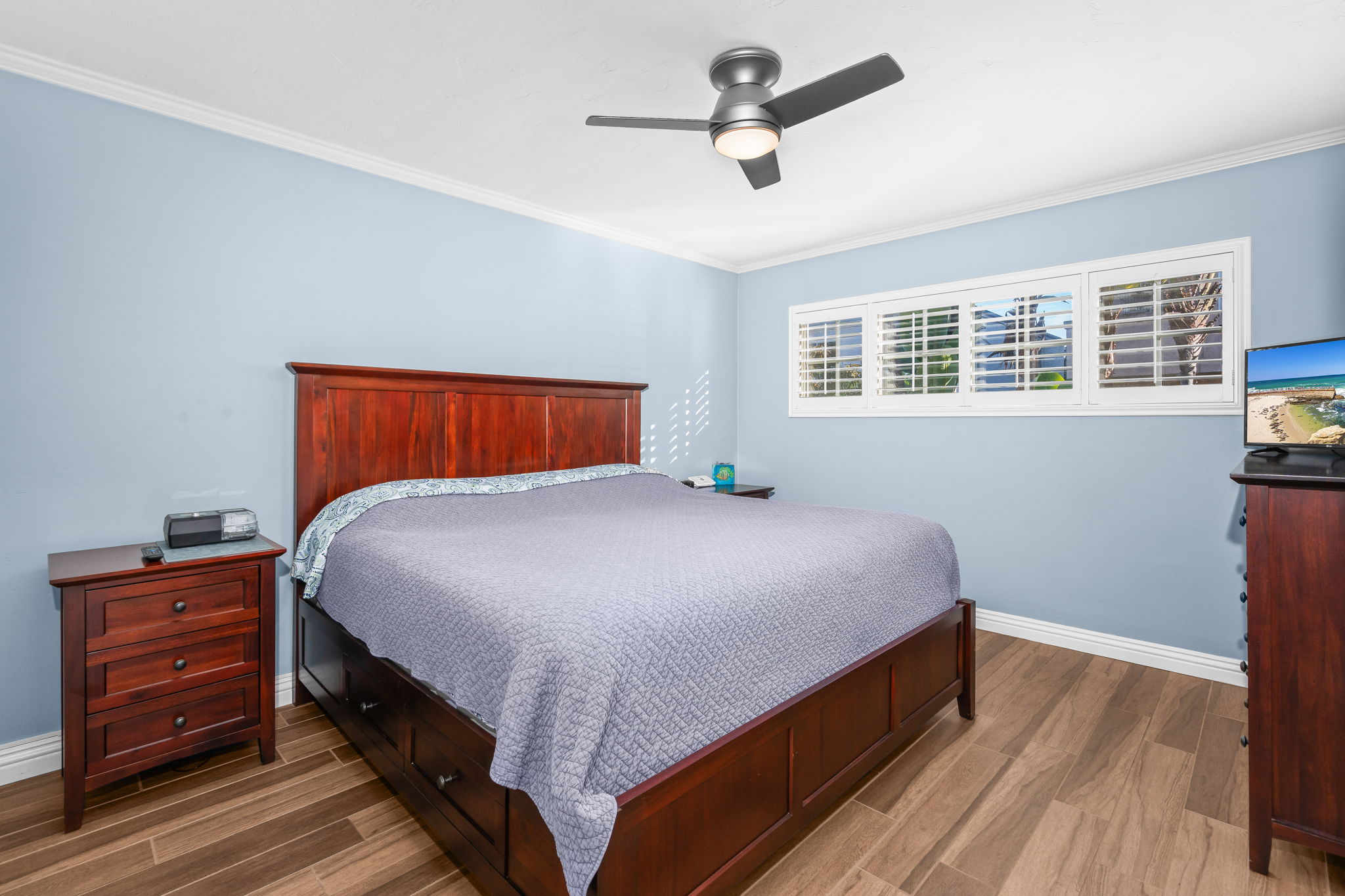 1733 Hornblend St-10