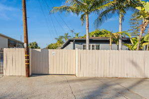 1733 Hornblend St-51