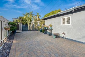 1733 Hornblend St-42