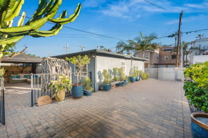 1733 Hornblend St-38