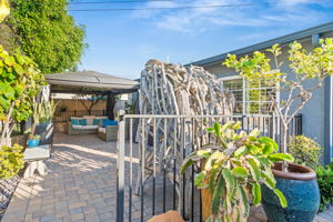 1733 Hornblend St-34