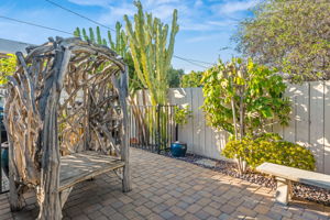 1733 Hornblend St-32