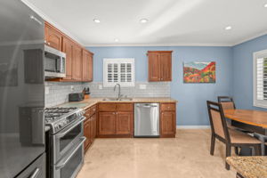 1733 Hornblend St-25