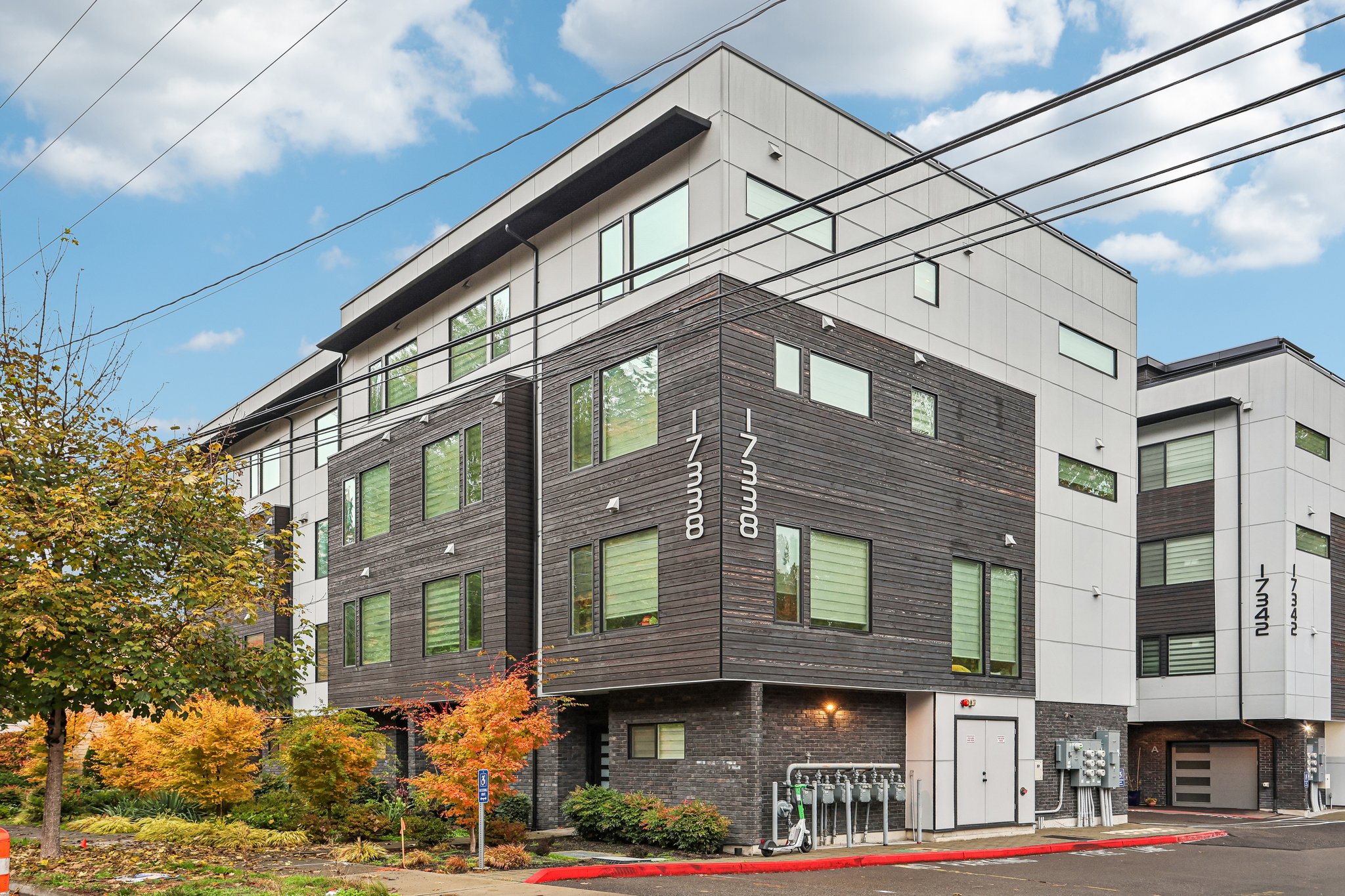 Bothell Way NE unit e-S2810-002.jpg