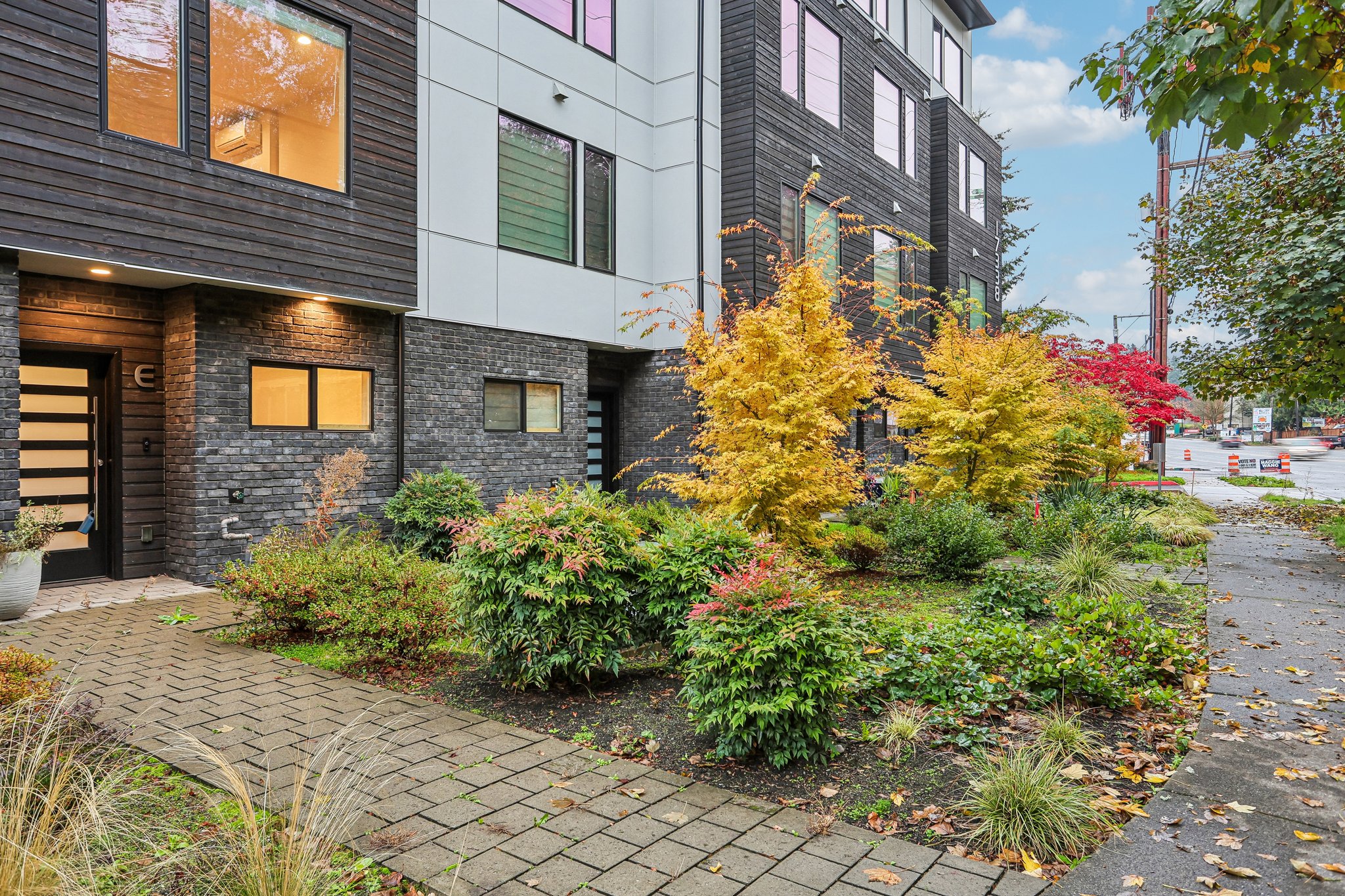 Bothell Way NE unit e-S2810-004.jpg