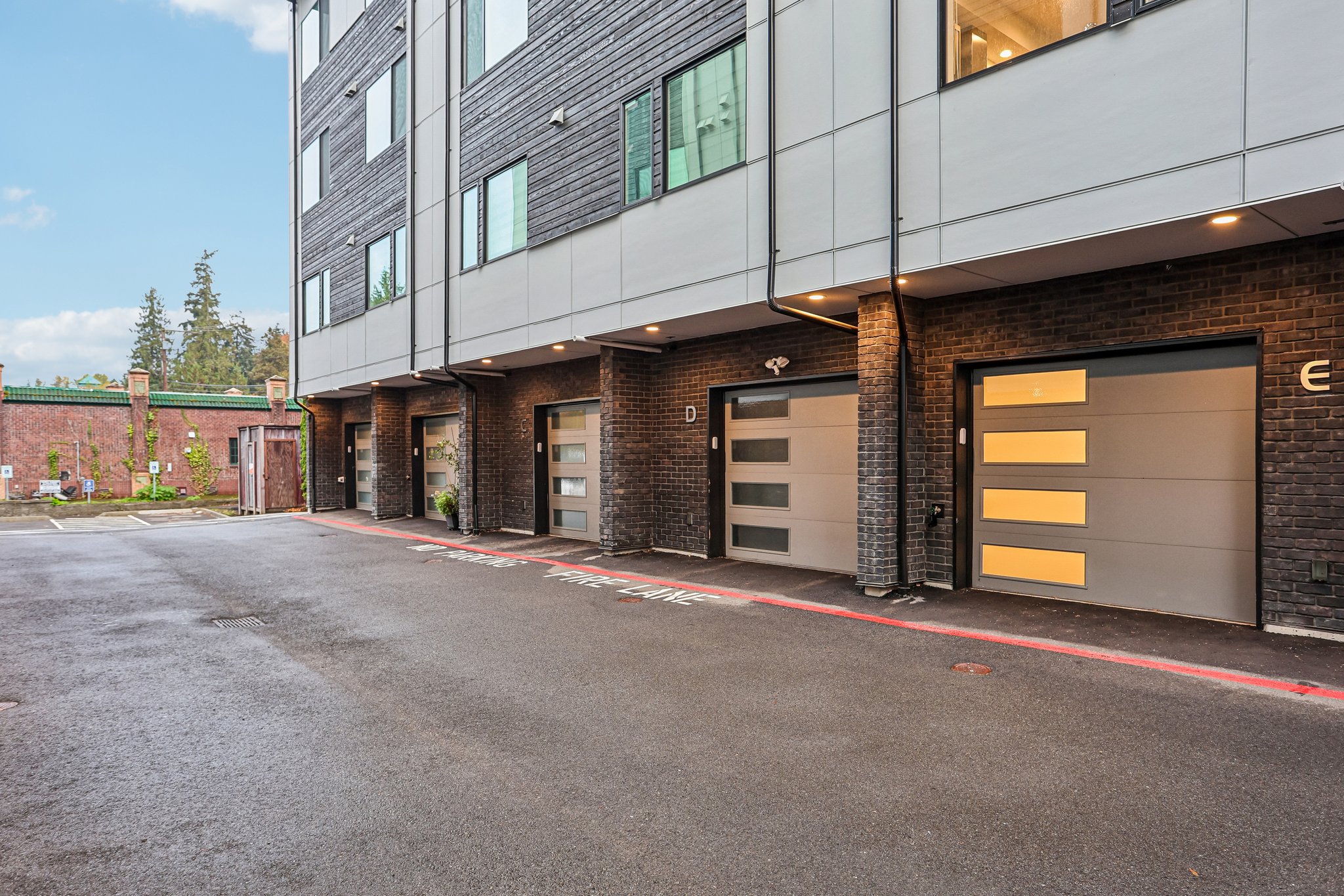 Bothell Way NE unit e-S2810-035.jpg