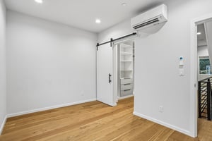 Bothell Way NE unit e-S2810-025.jpg