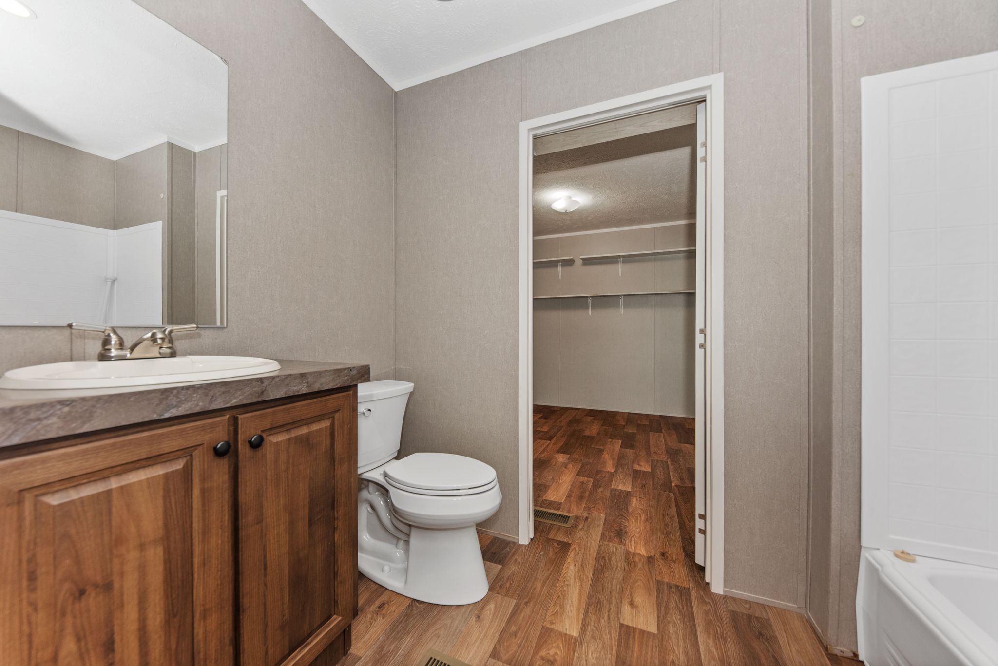Full bath #2 that adjoins bedrooms #2 and #3