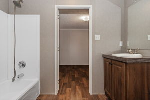 Full bath #2 that adjoins bedrooms #2 and #3