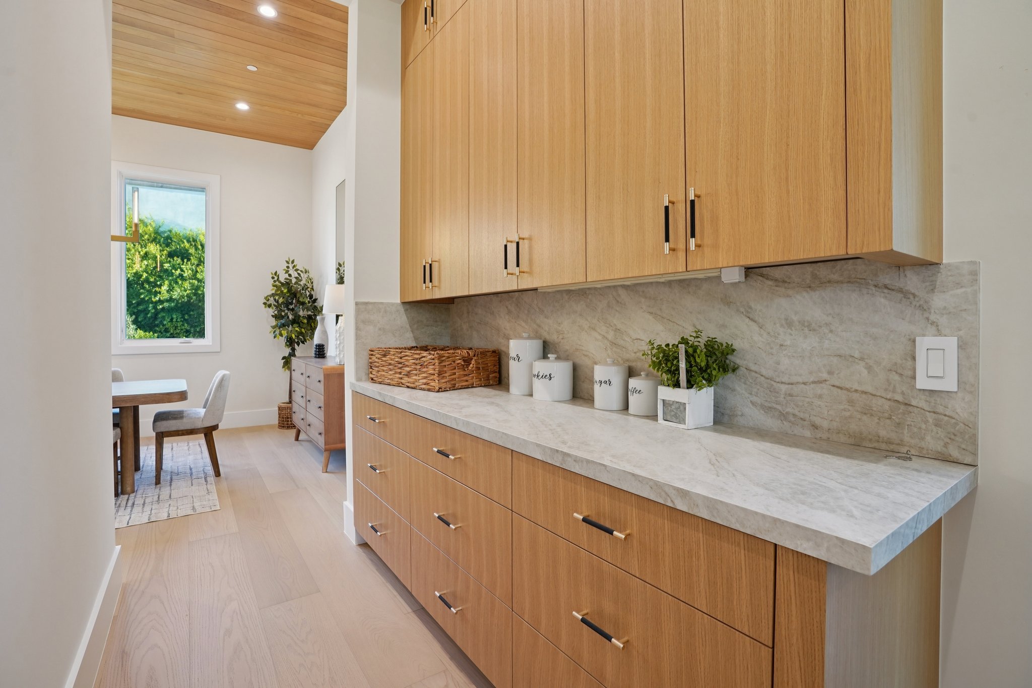 Toquet Dr-L2609-034.jpg