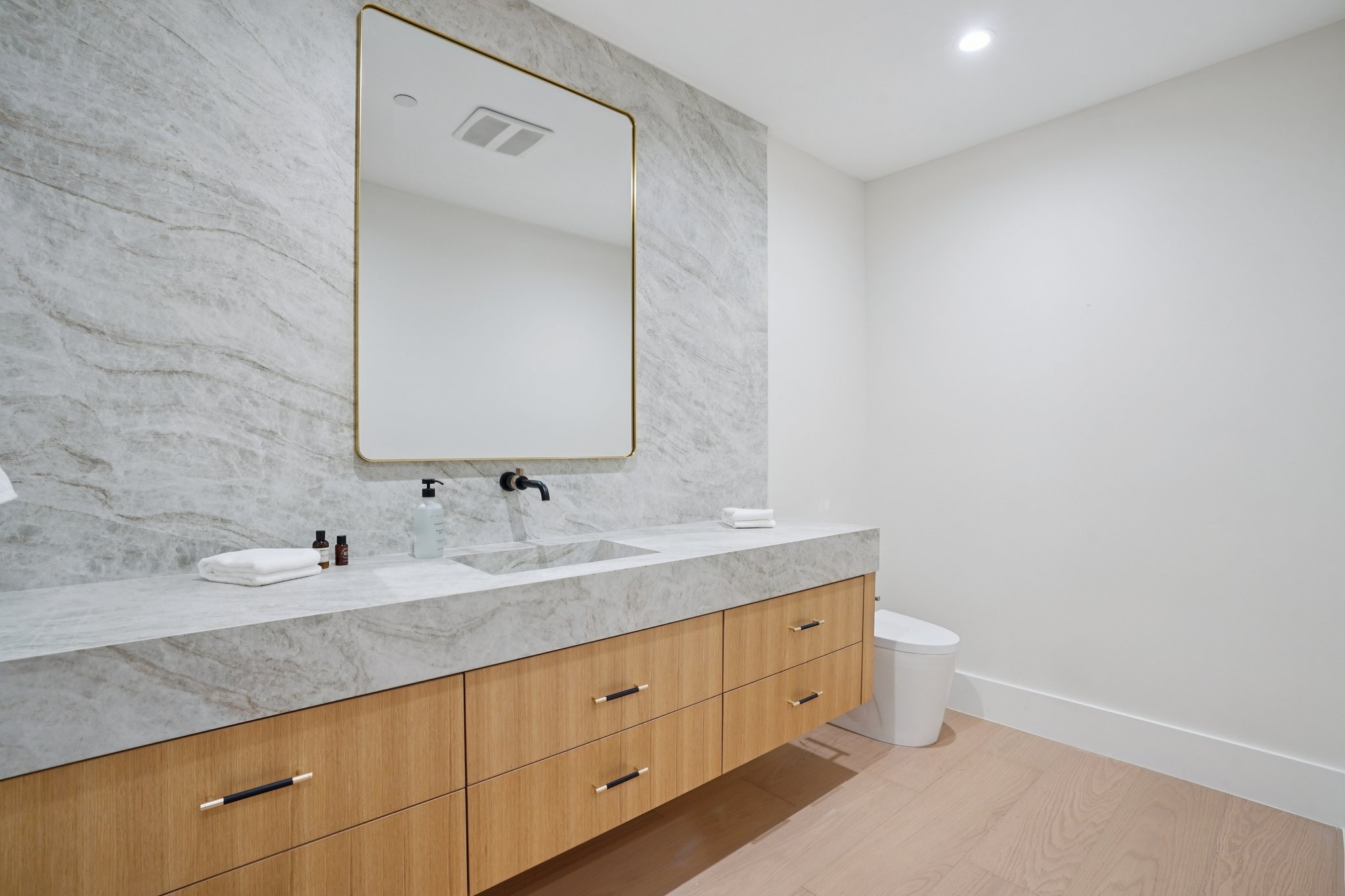 Toquet Dr-L2609-045.jpg