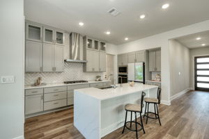 Kitchen/Breakfast Bar