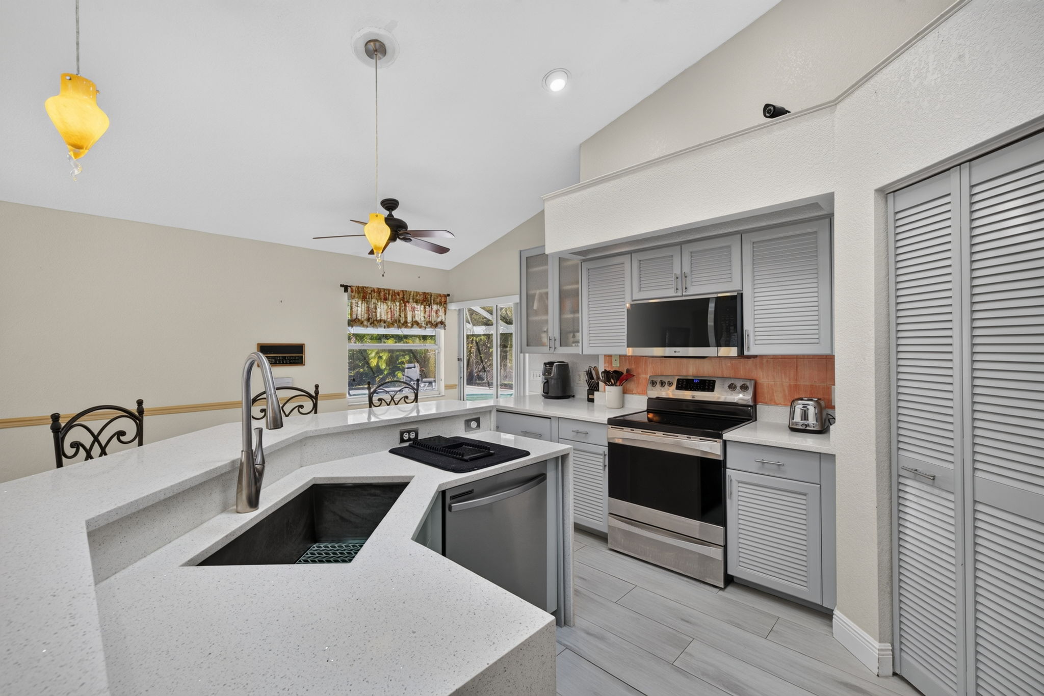 Kitchen 1 of 5