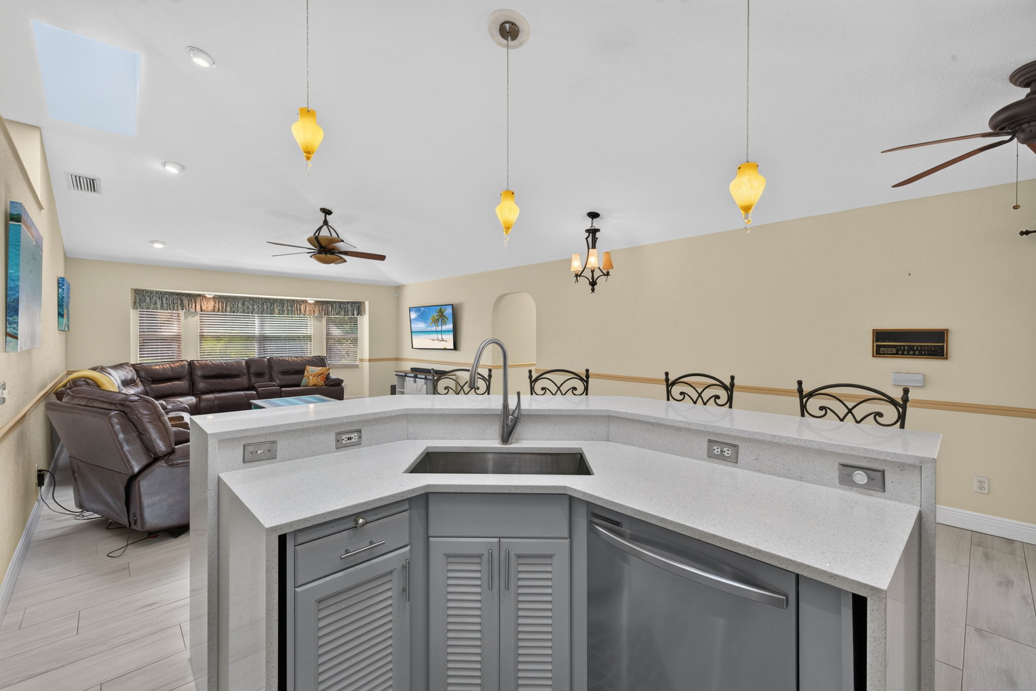 Kitchen 4 of 5