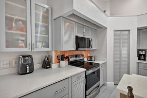 Kitchen 3 of 5