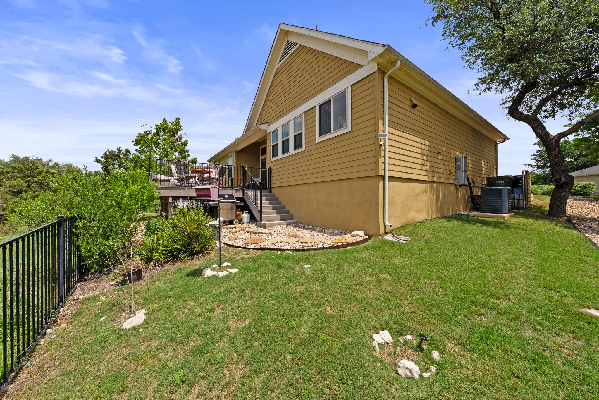 Steps from the porch to the grill.