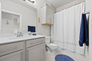 Full bathroom on the main level.