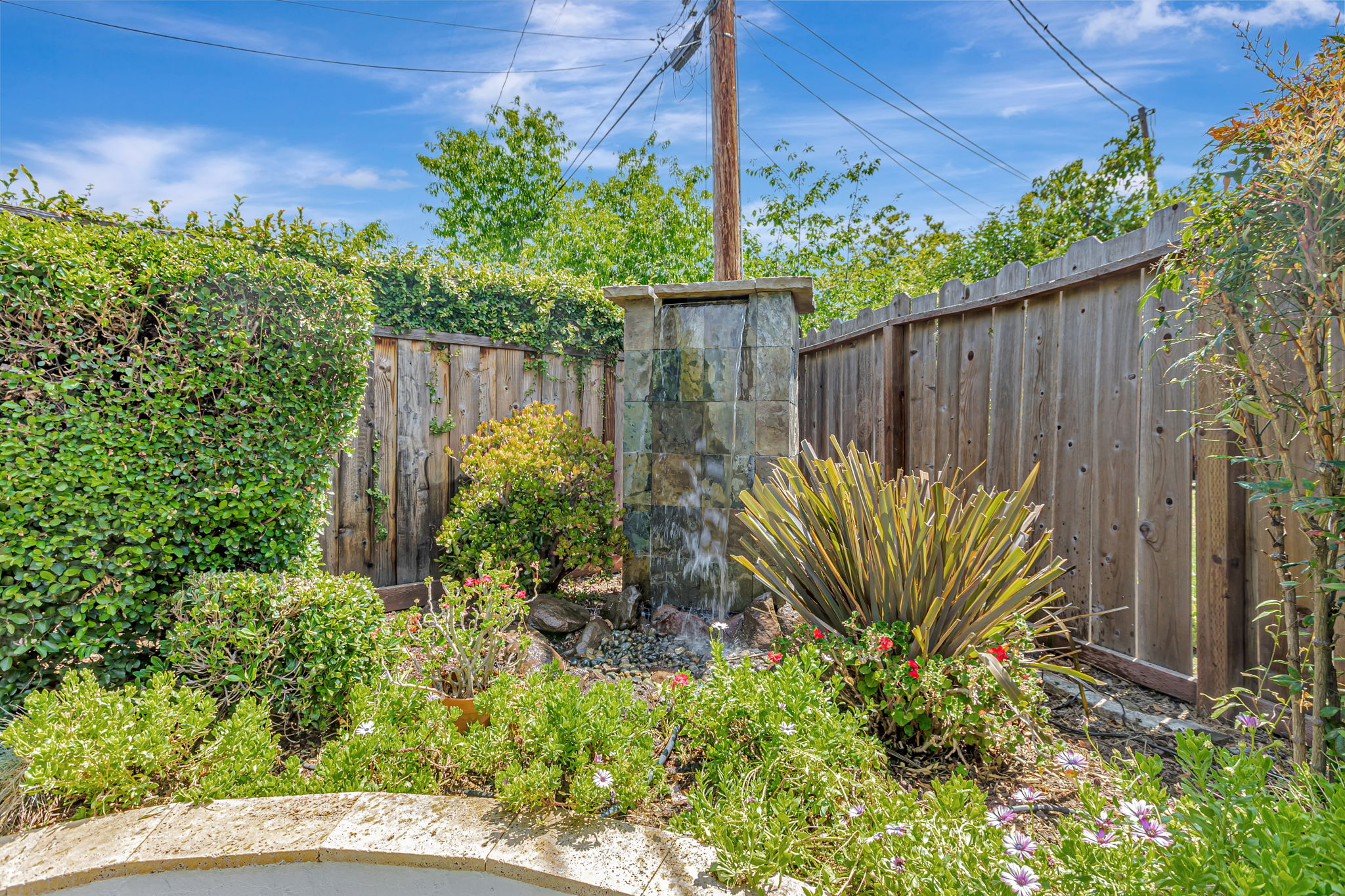 059_1738 Shasta Ave