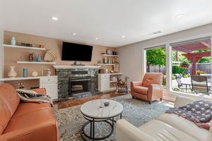 010_1738 Shasta Ave