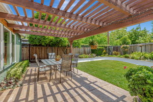 049_1738 Shasta Ave