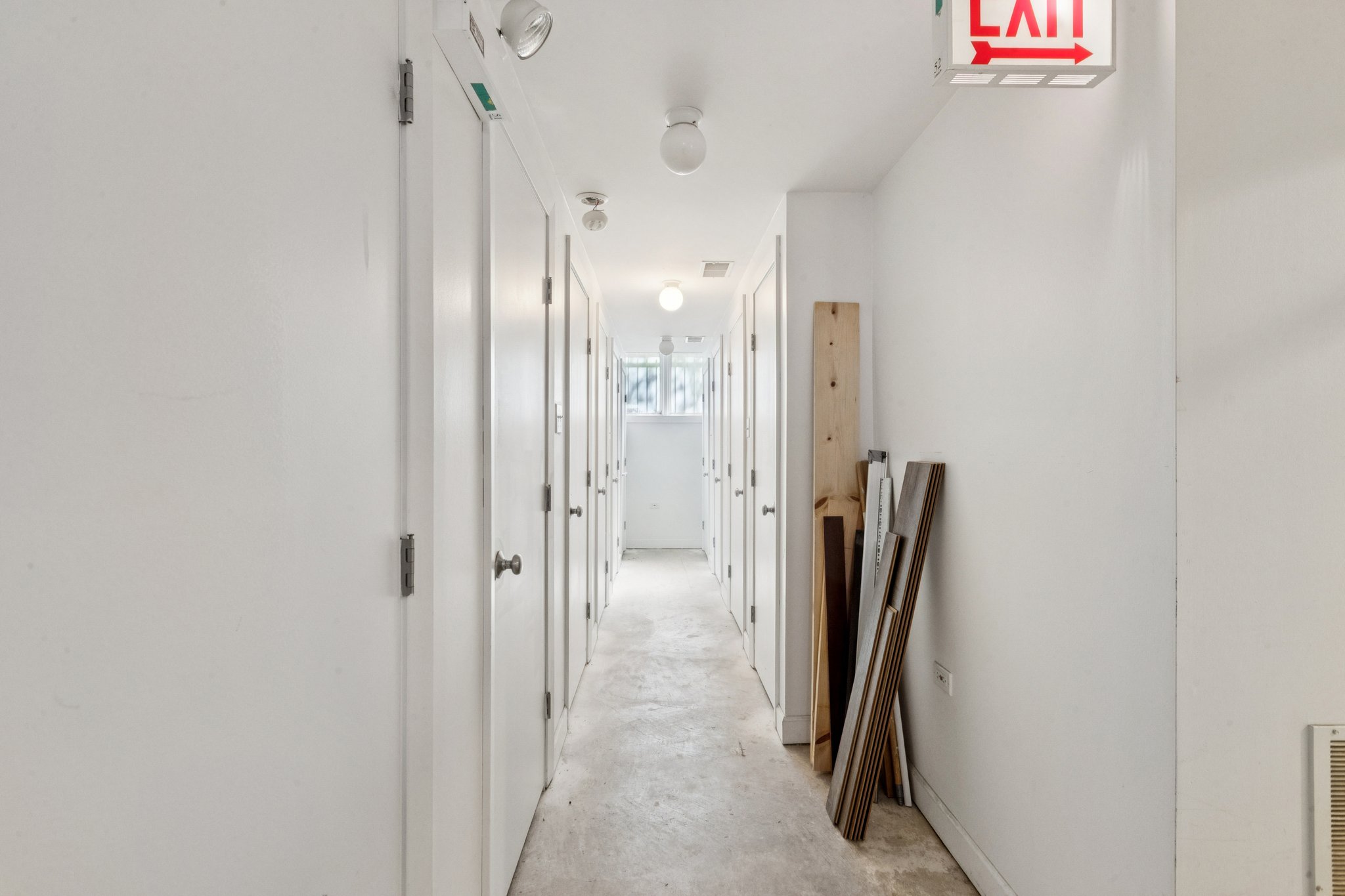 W Belmont Ave 1r-1609-910.jpg
