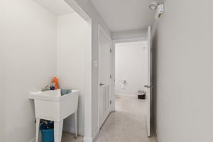 W Belmont Ave 1r-1609-911.jpg