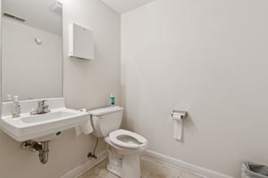 W Belmont Ave 1r-1609-912.jpg