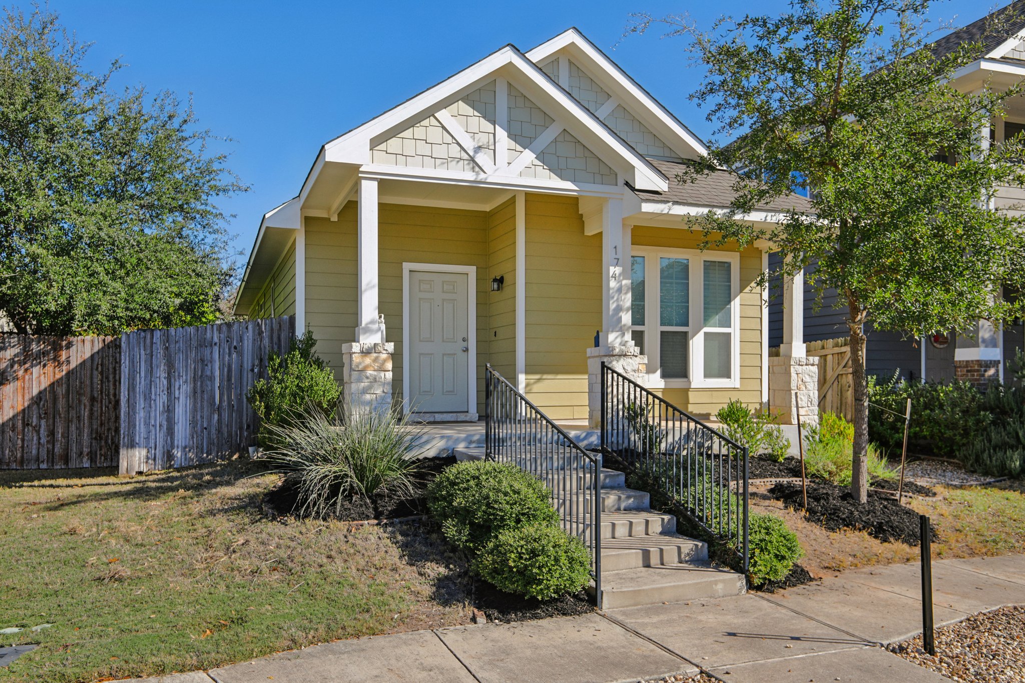 Friendship Oak Dr-S0912-003.jpg