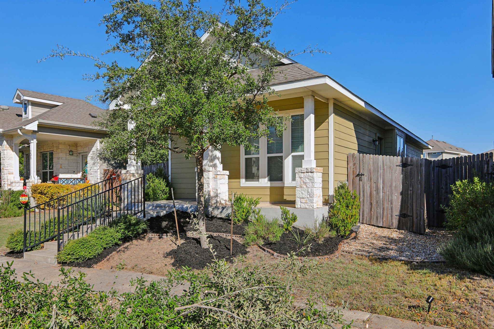 Friendship Oak Dr-S0912-005.jpg