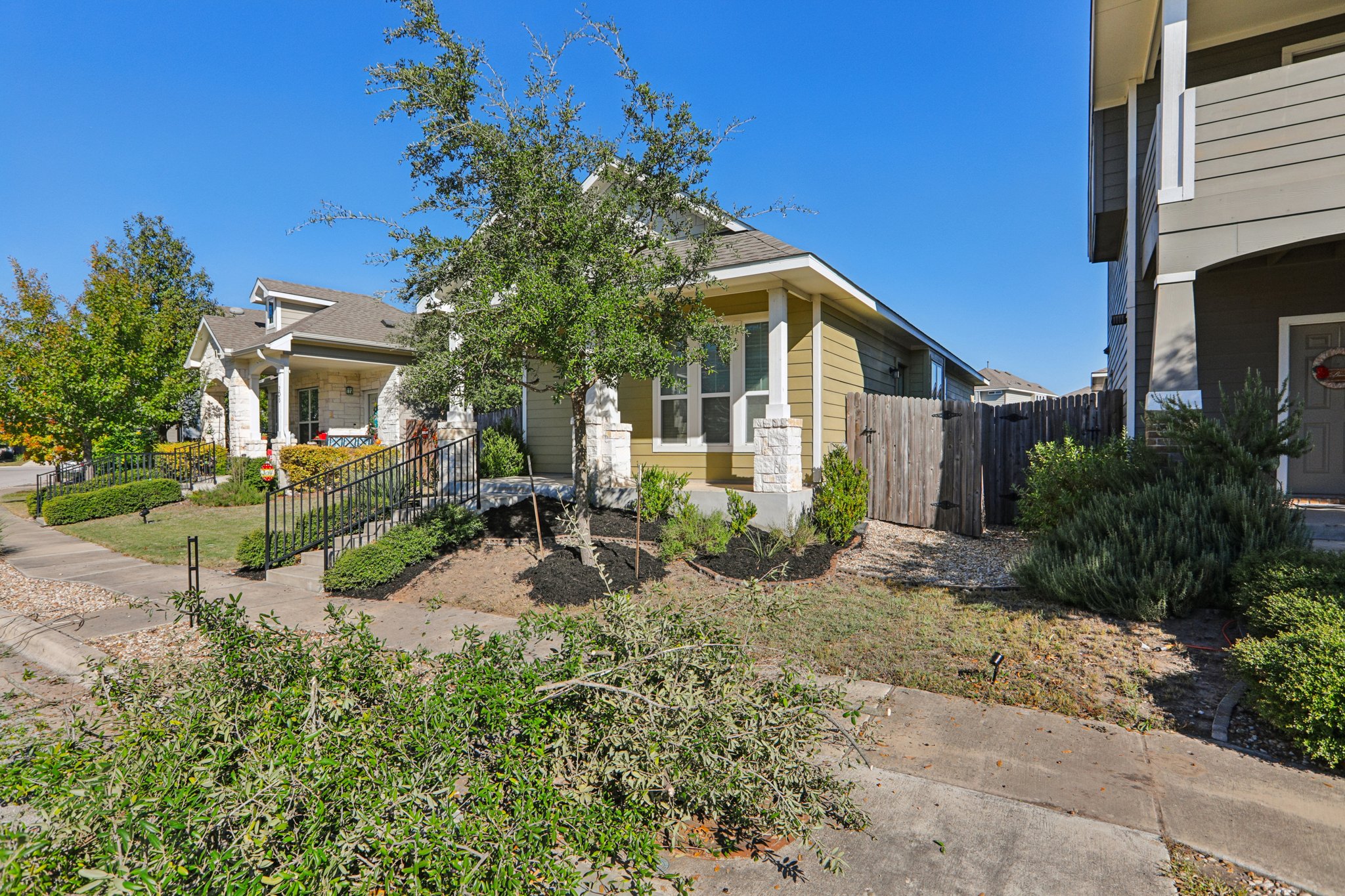 Friendship Oak Dr-S0912-006.jpg