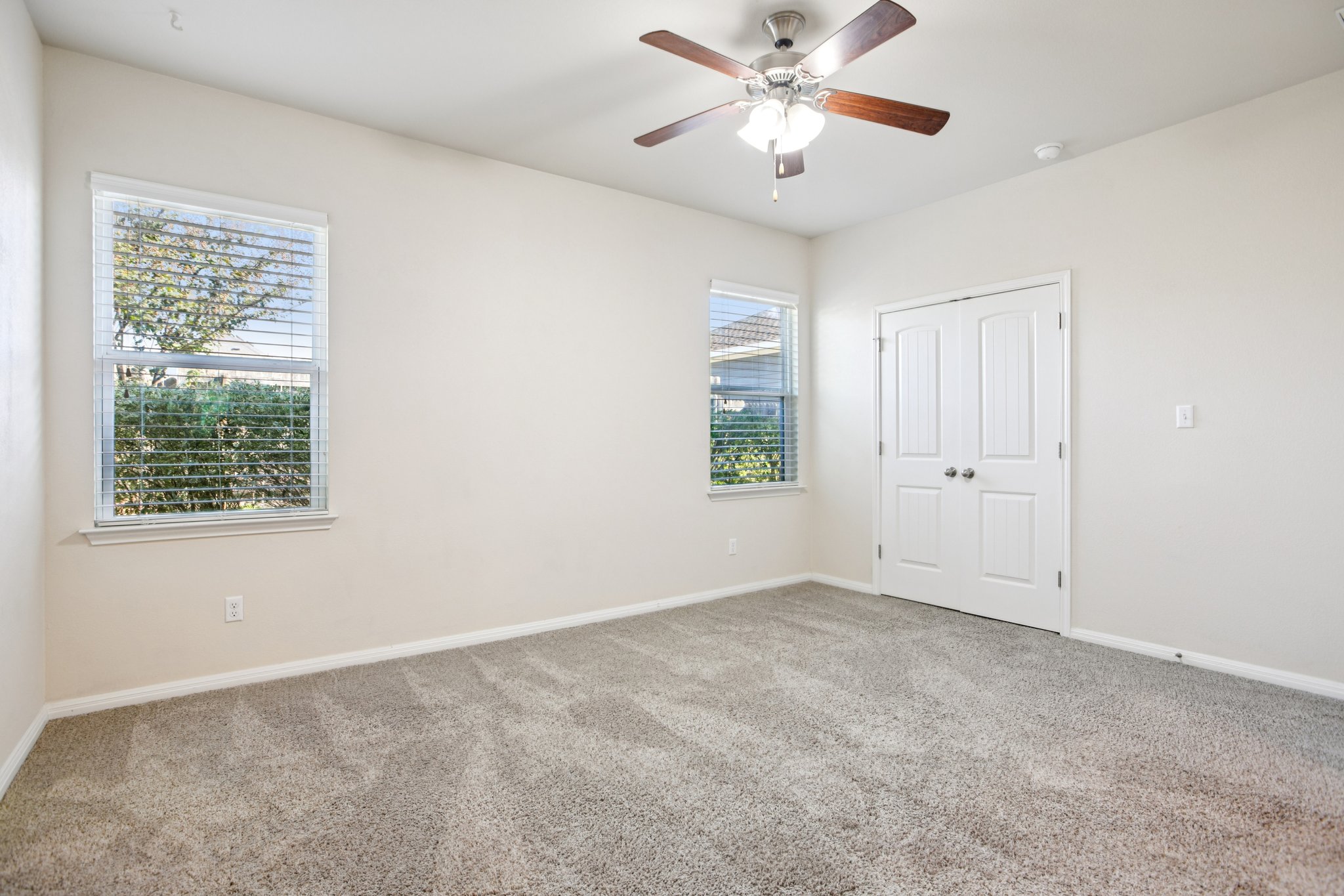 Friendship Oak Dr-S0912-020.jpg