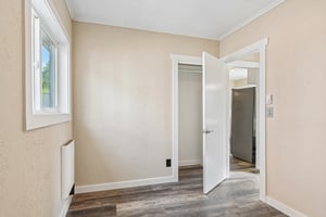 N Sunset Dr-S2409-022.jpg