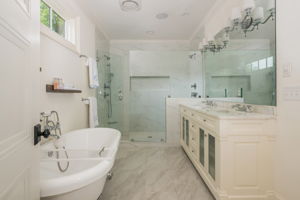 Double Vanity and Extra Large Shower