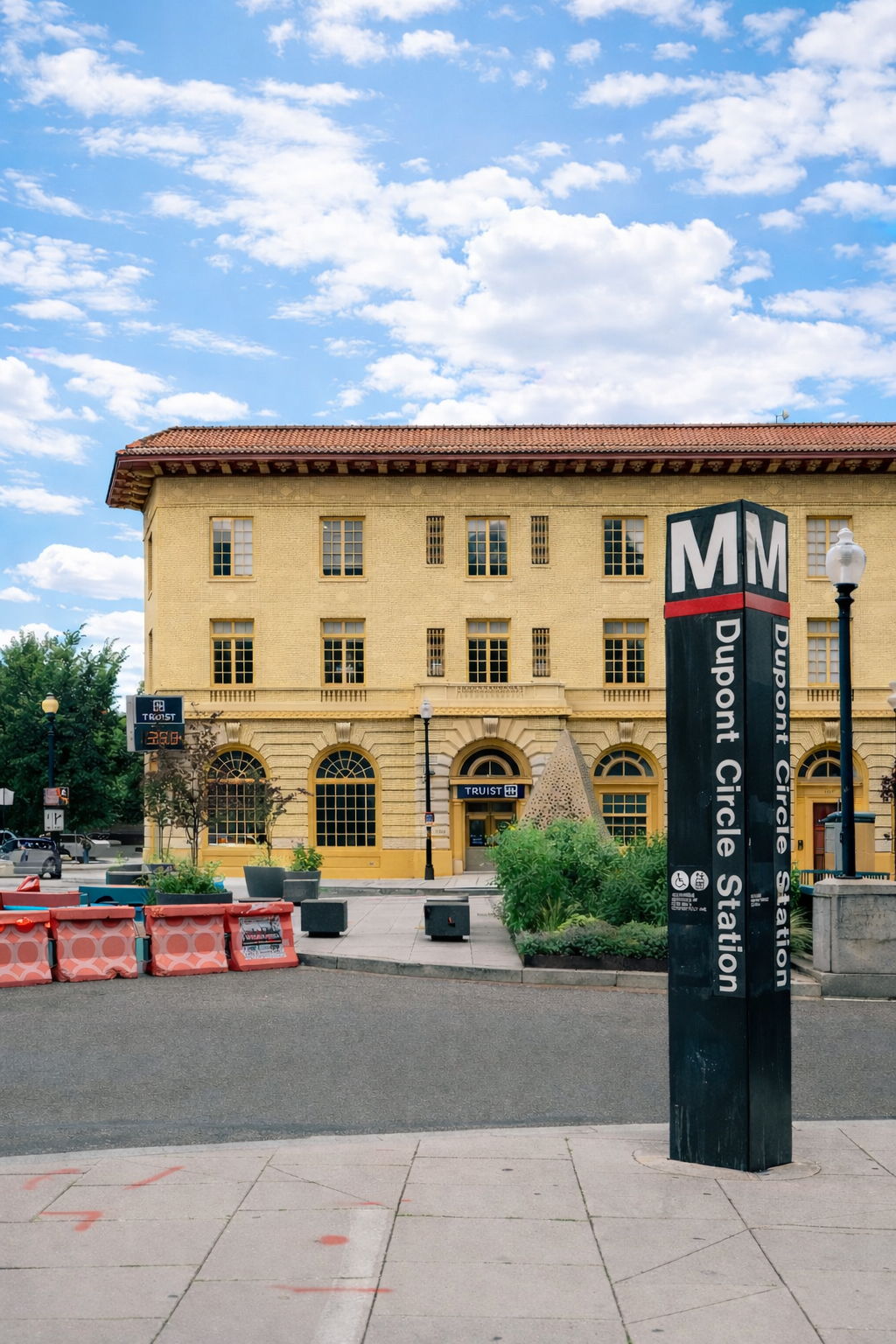 Steps from Metro, Shopping, Grocery, and Dining