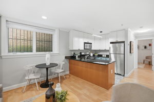Kitchen/Breakfast Area