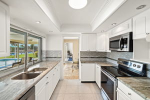 Kitchen 2 of 4