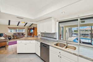 Kitchen 3 of 4