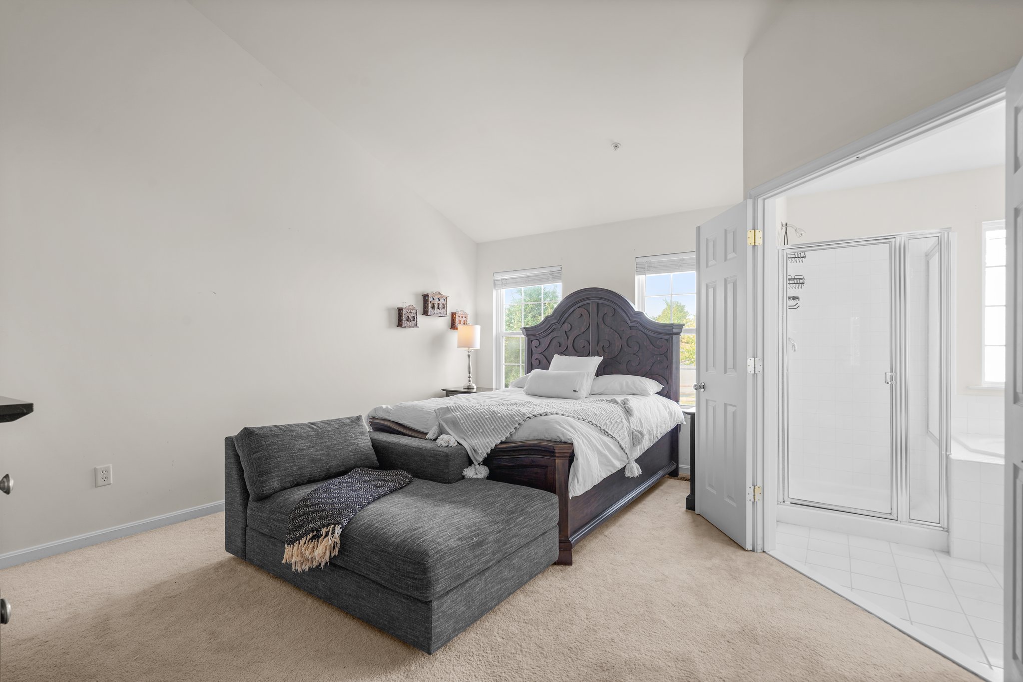 21. Upper bedroom.jpg