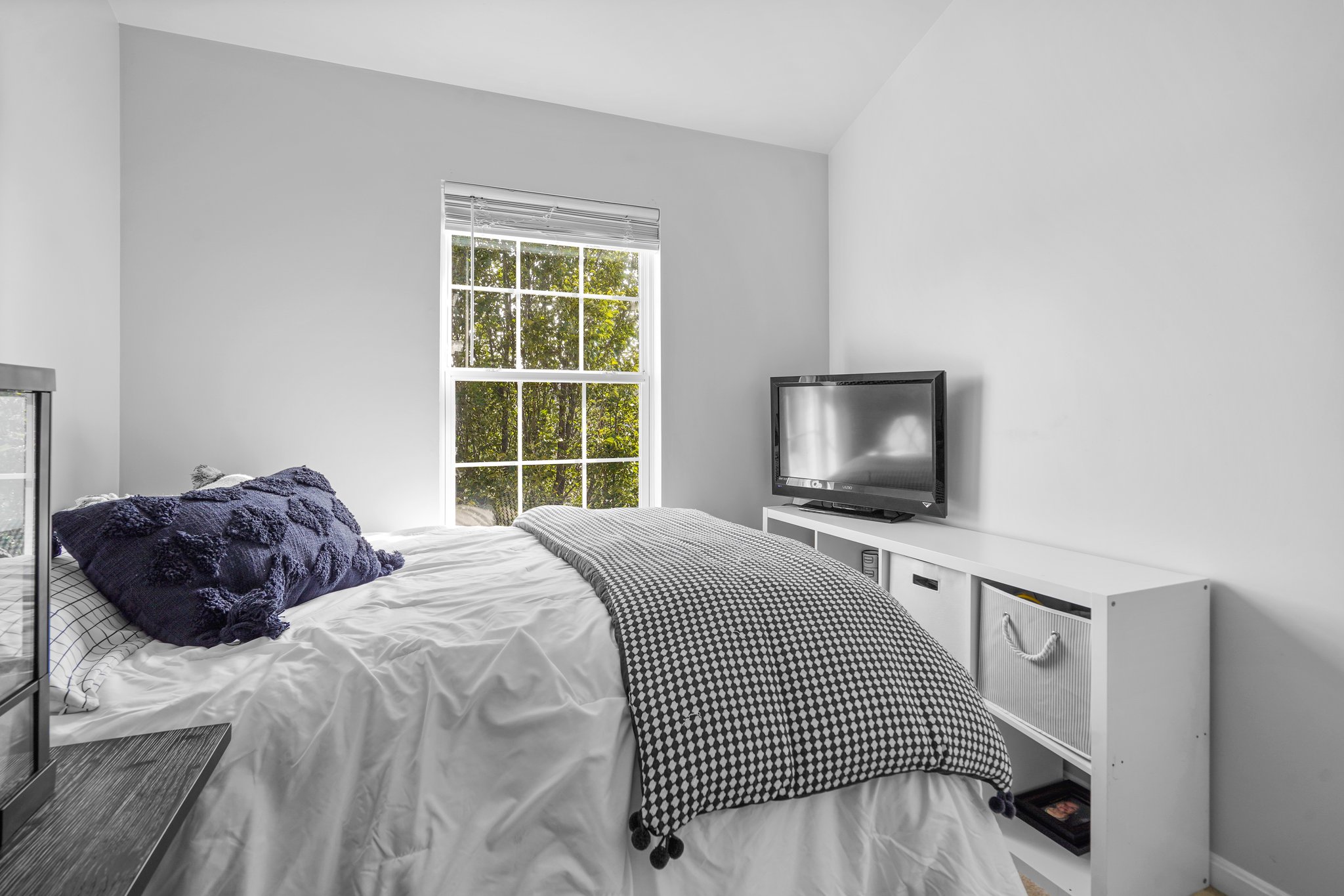 26. Upper bedroom.jpg