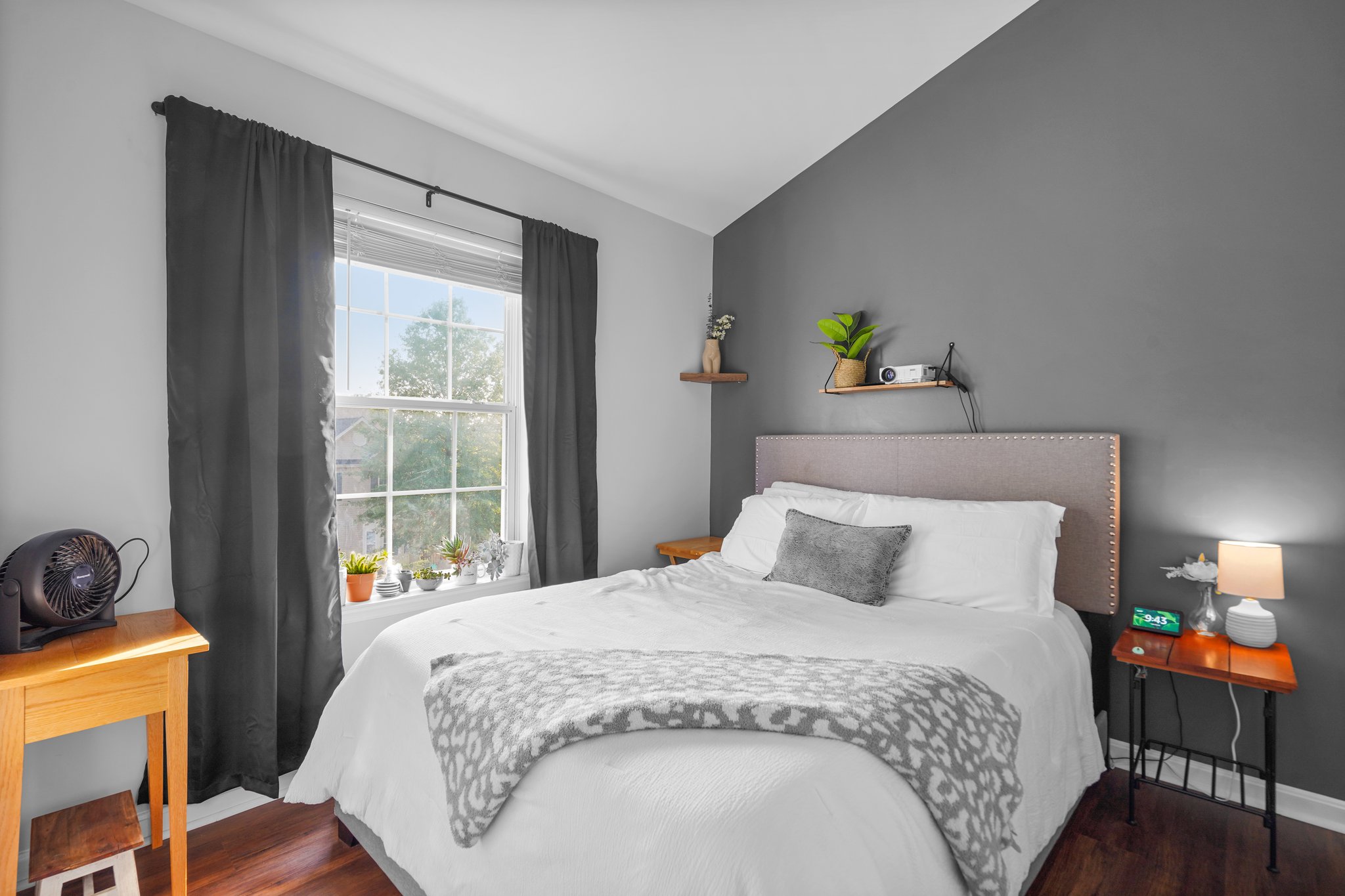 29. Upper bedroom.jpg