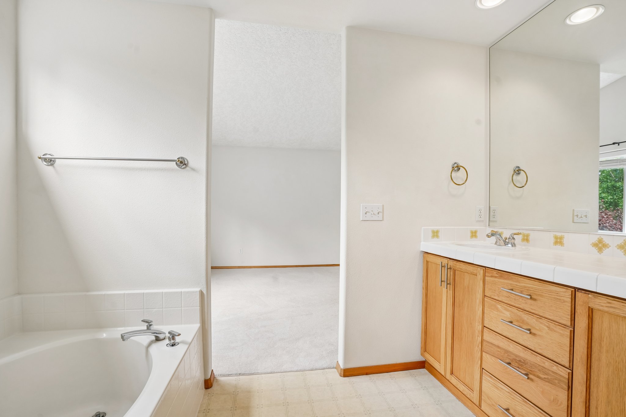 SE 24th St-S1706-048.jpg