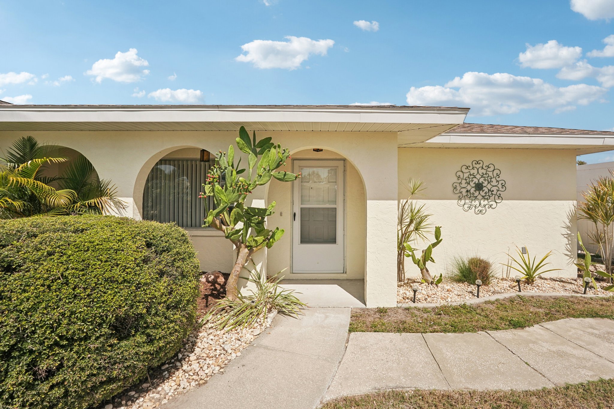 Bayonne St-S0603-007.jpg