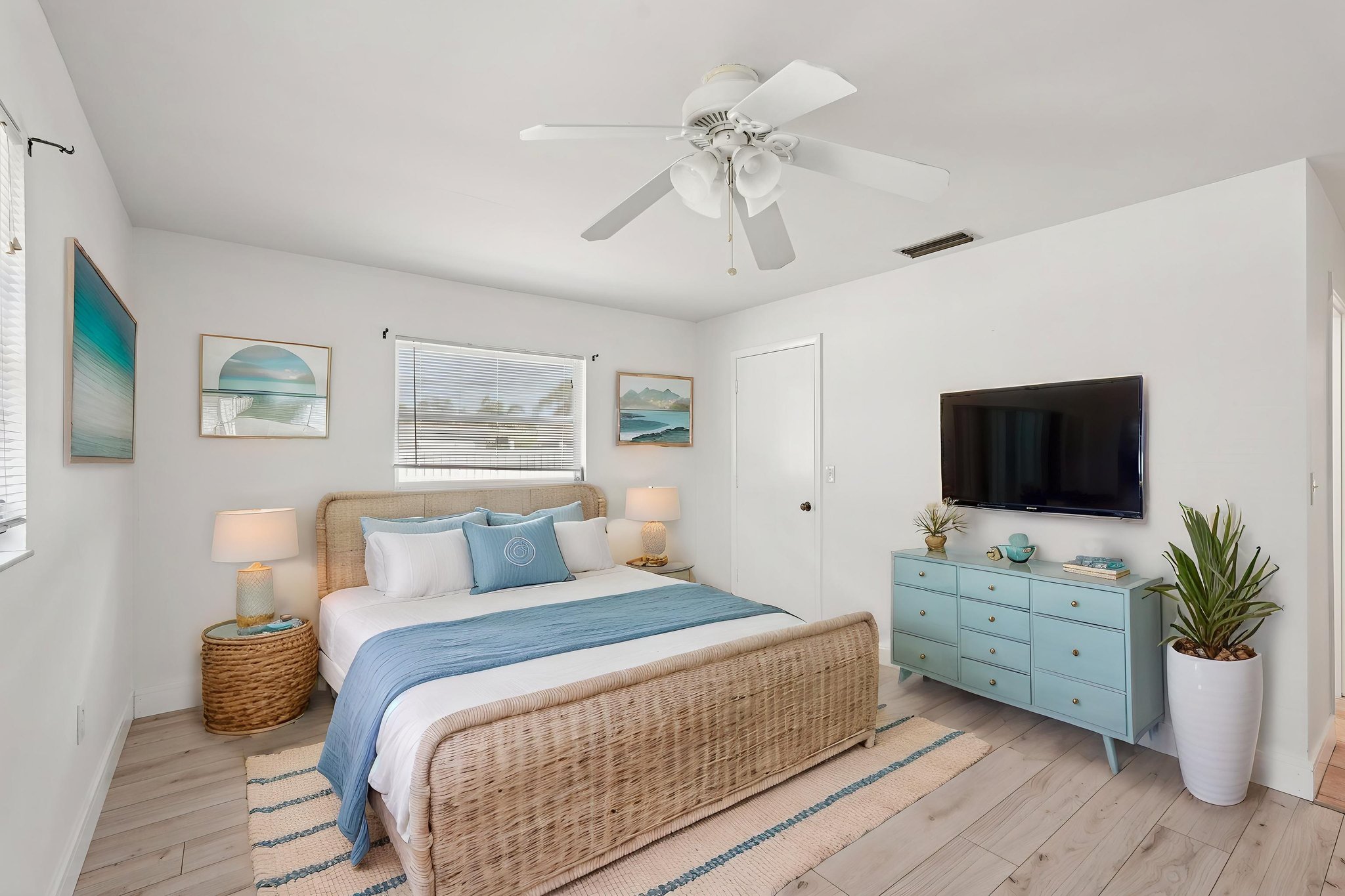 Bayonne St-S0603-016 virtually staged.jpeg