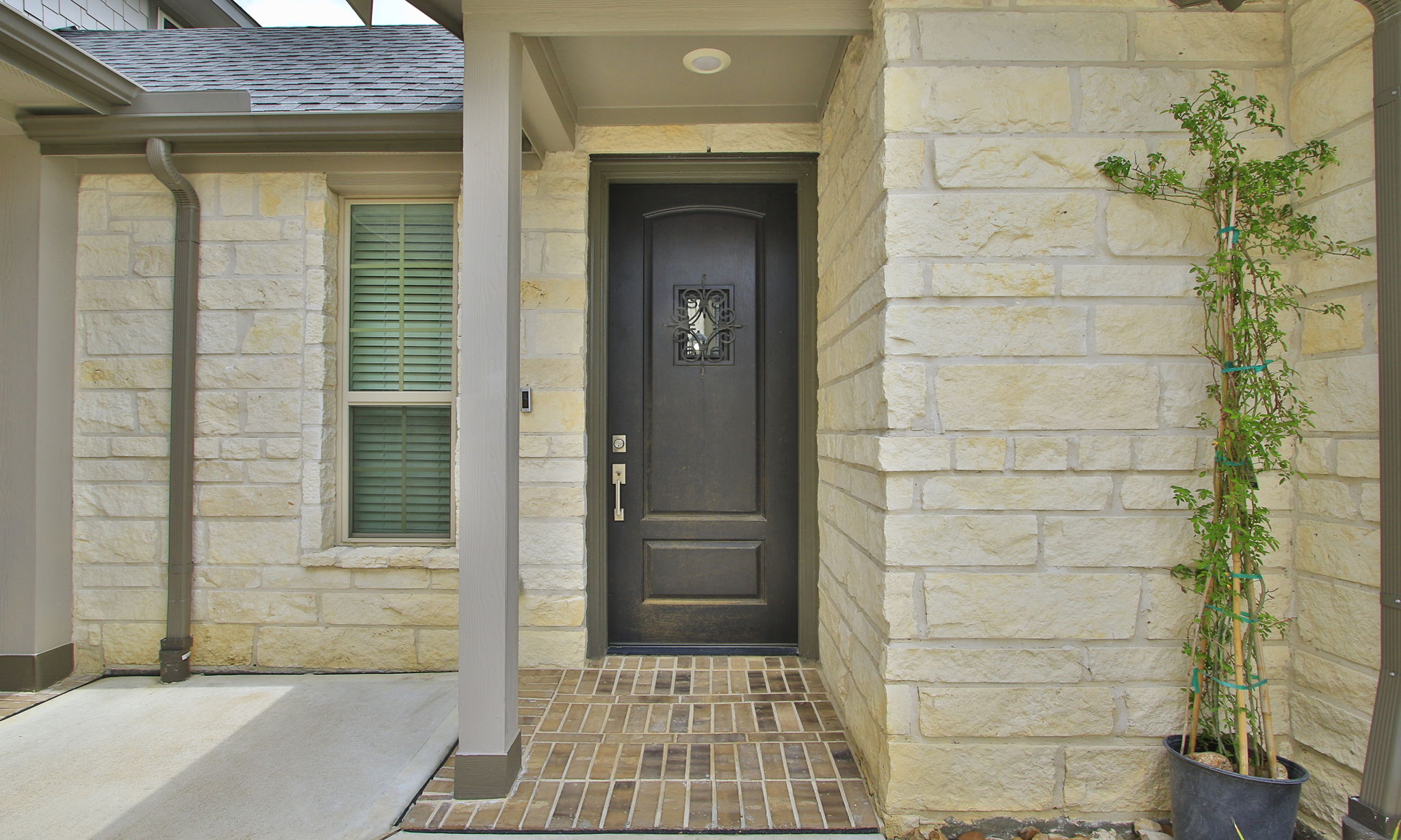 Covered/separate entrance to Guest/In-Law Suite