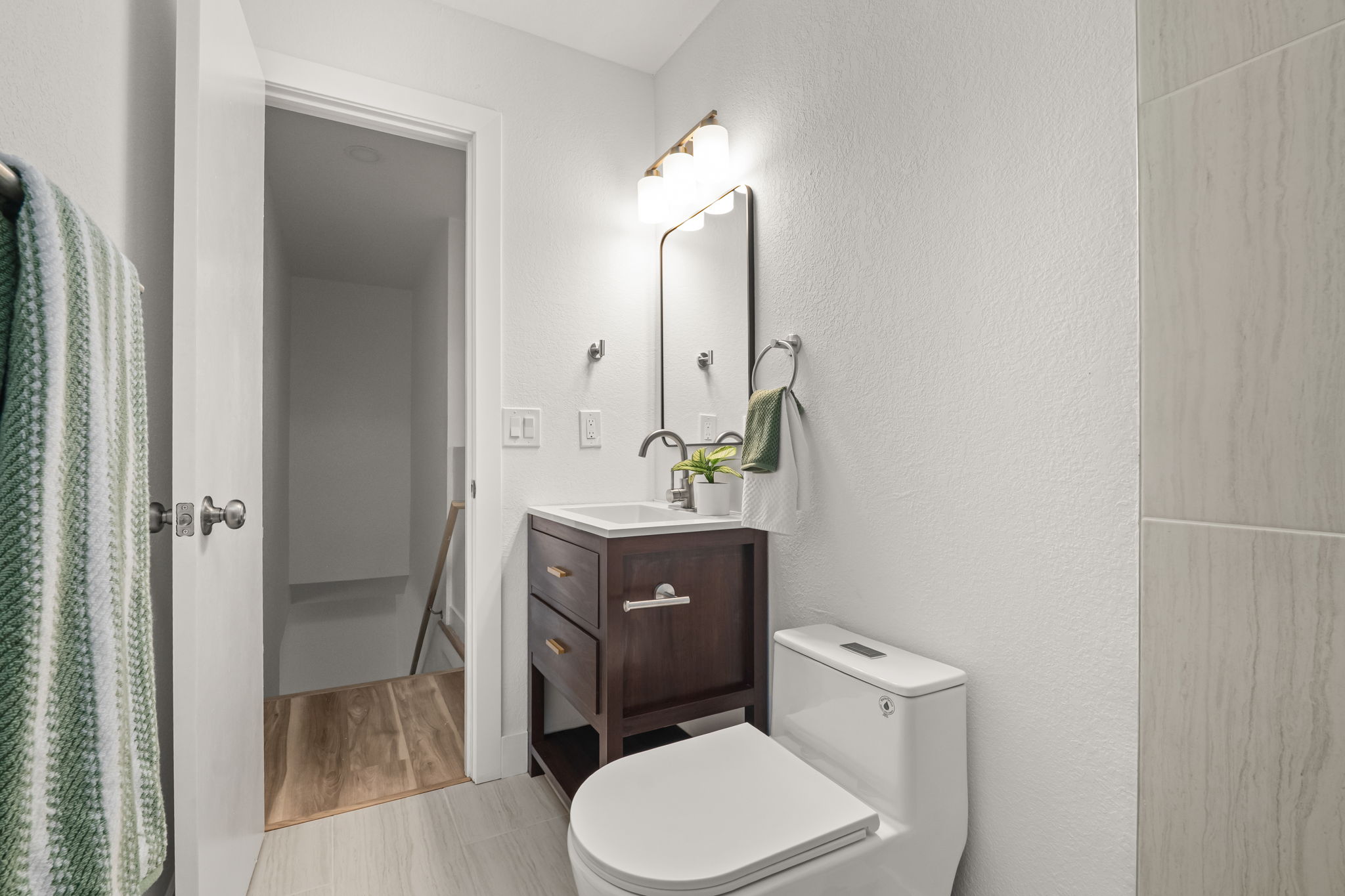 Upstairs Bath 2