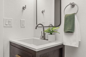 Upstairs Bath 3