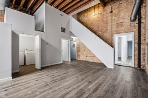 1742 N Mozart St_004