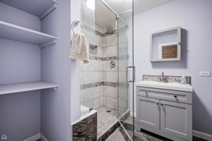 1742 N Mozart St_016