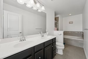 Lydia Dr-S1110-023.jpg