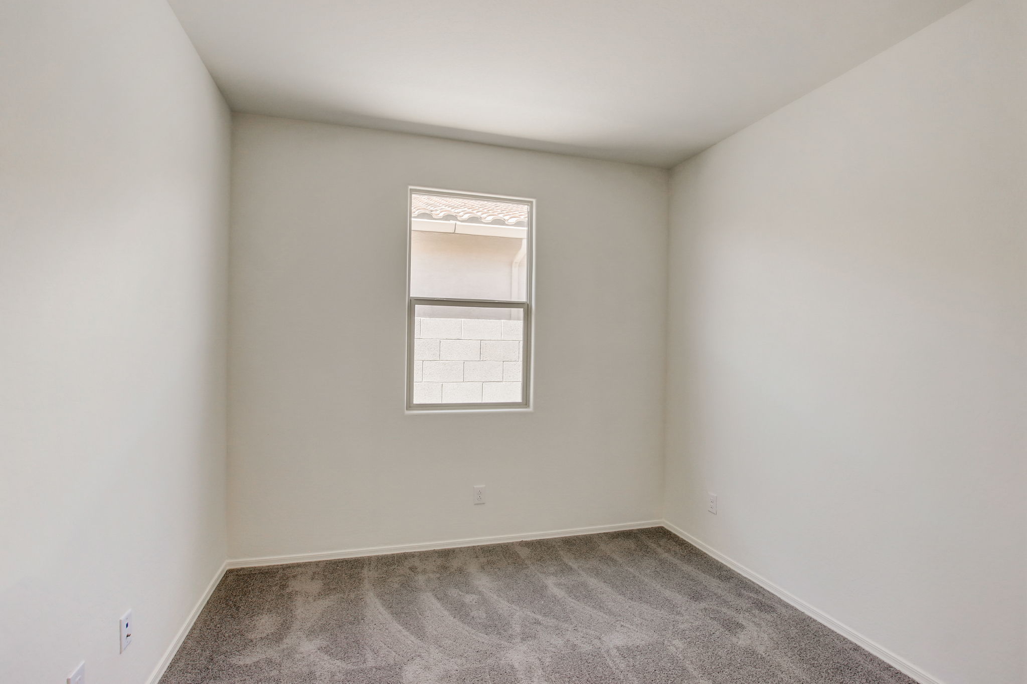 W Charter Oak Rd-020